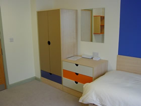 Priory Hospital Roehampton - Eating Disorder Unit - Bedroom